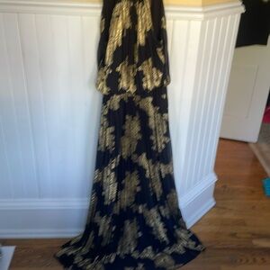 Stunning formal MSK pleated gown.